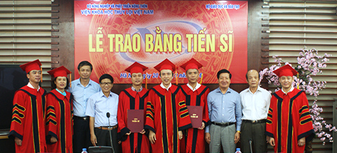 Lễ trao bằng Tiến sỹ Lễ trao bằng Tiến sỹ
