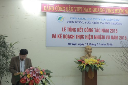 Phó Viện Trưởng Lê Xuân Quang báp cáo tổng kết thực hiện nhiệm vụ năm 2015